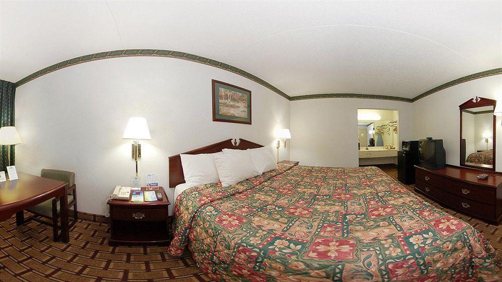 Days Inn By Wyndham Dickson Exterior photo